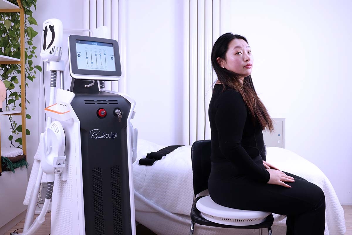 EMS body sculpting machine